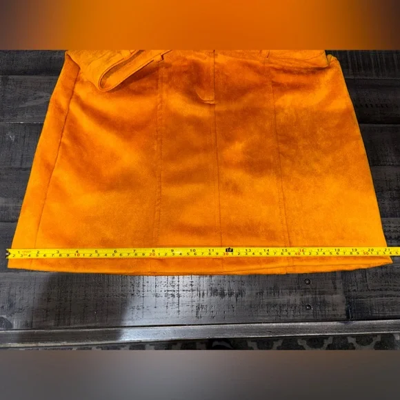 Philosophy faux suede mustard yellow mini skirt
SZ2 - Picture 5 of 7